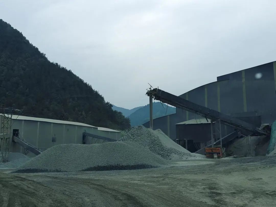 西馳電氣服務(wù)中國能建葛洲壩易普力公司—砂石骨料項目(圖2) 西馳電氣服務(wù)中國能建葛洲壩易普力公司—砂石骨料項目(圖2)