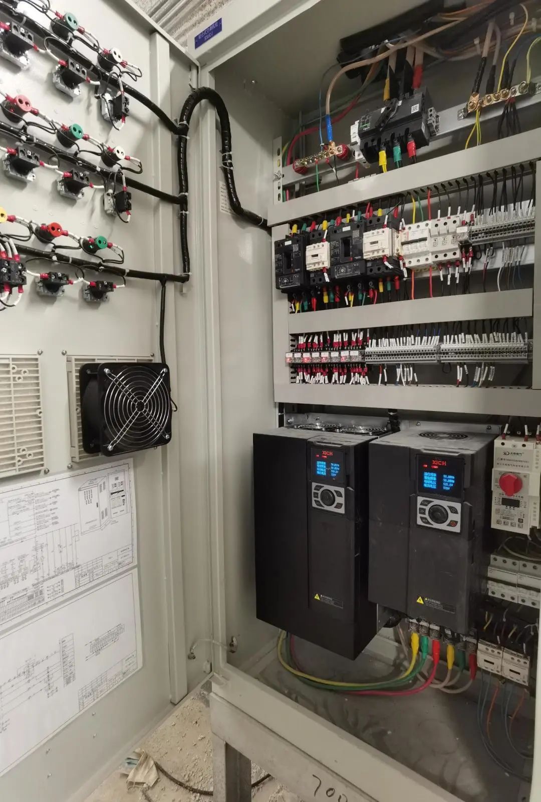 “三局造”「武商夢時代」中的西馳變頻器(圖3) “三局造”「武商夢時代」中的西馳變頻器(圖3)